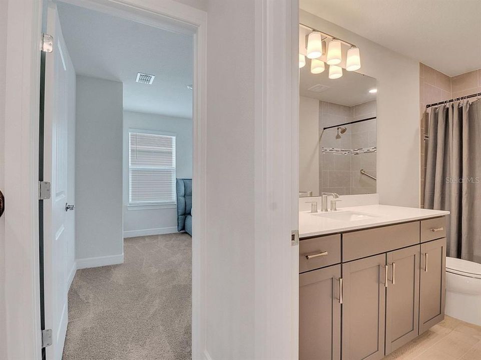 出租: $4,150 (5 贝兹, 4 浴室, 3641 平方英尺)