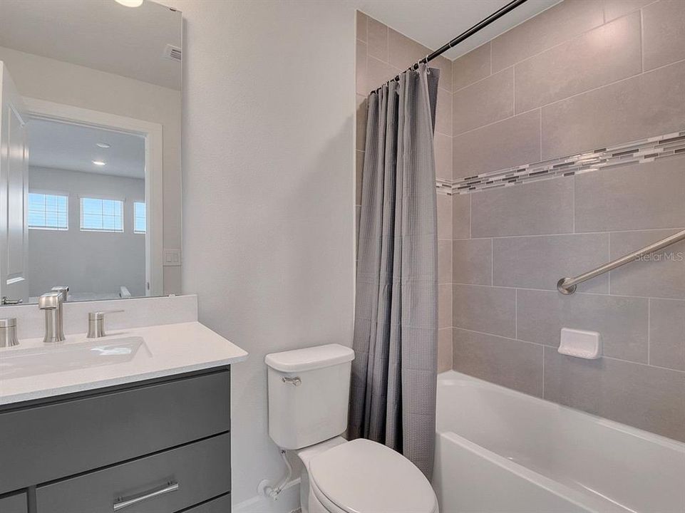 出租: $4,150 (5 贝兹, 4 浴室, 3641 平方英尺)