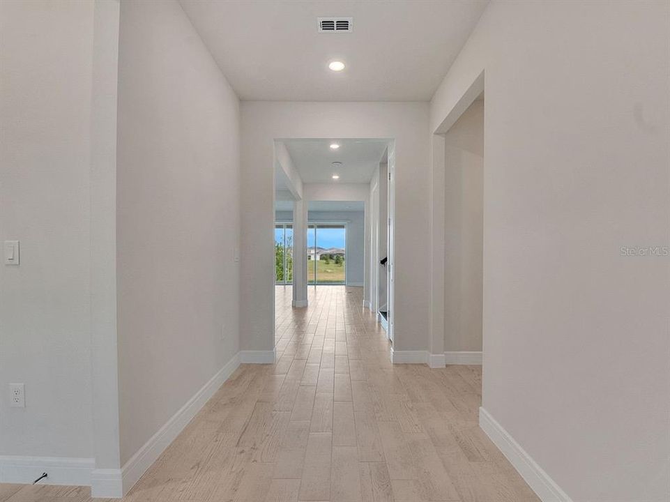 出租: $4,150 (5 贝兹, 4 浴室, 3641 平方英尺)