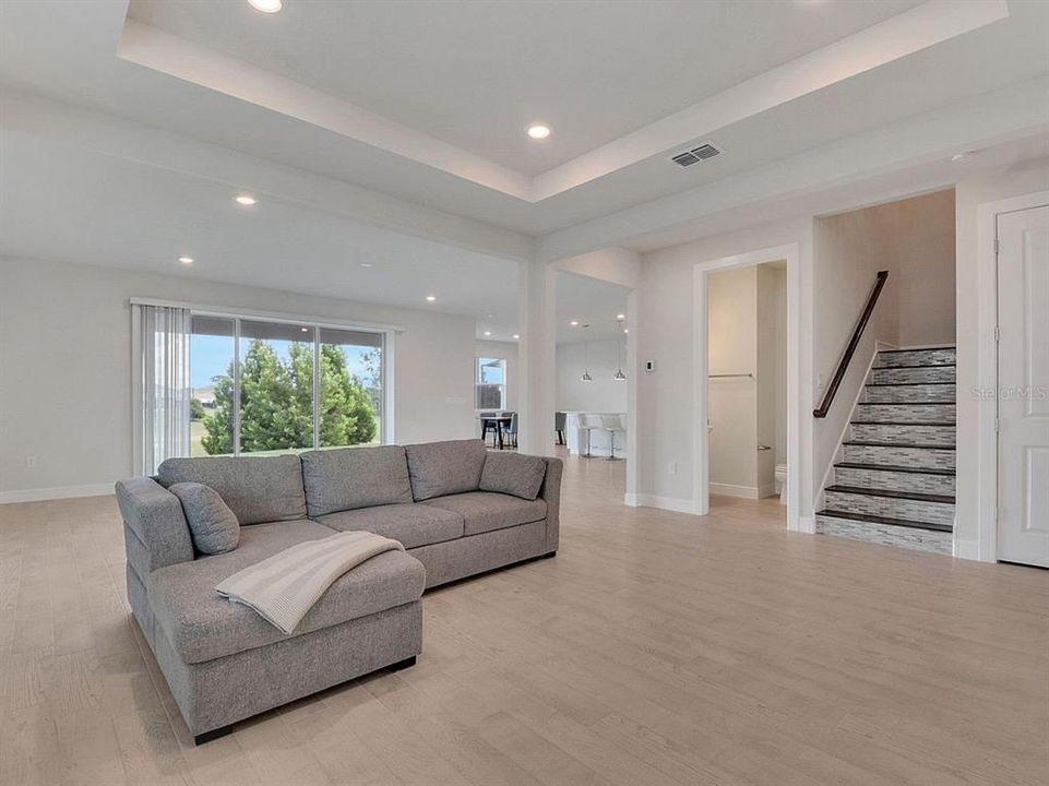 出租: $4,150 (5 贝兹, 4 浴室, 3641 平方英尺)