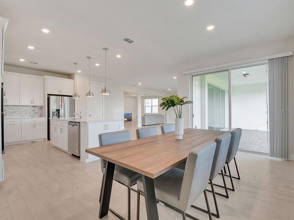 出租: $4,150 (5 贝兹, 4 浴室, 3641 平方英尺)