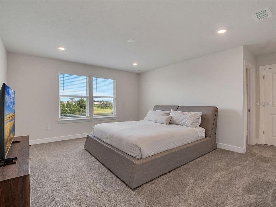 出租: $4,150 (5 贝兹, 4 浴室, 3641 平方英尺)