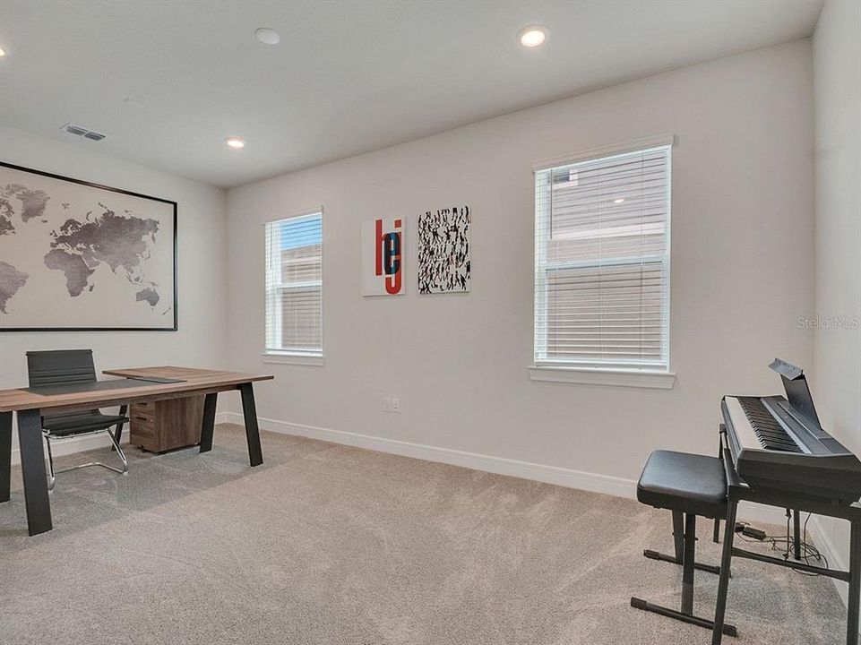 出租: $4,150 (5 贝兹, 4 浴室, 3641 平方英尺)