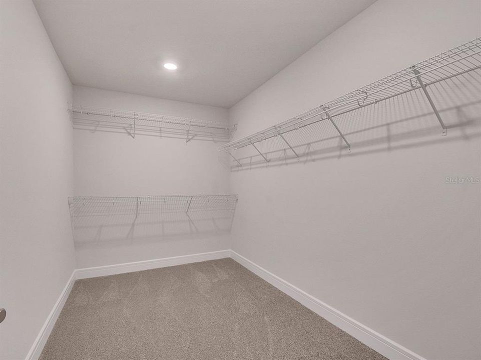 出租: $4,150 (5 贝兹, 4 浴室, 3641 平方英尺)