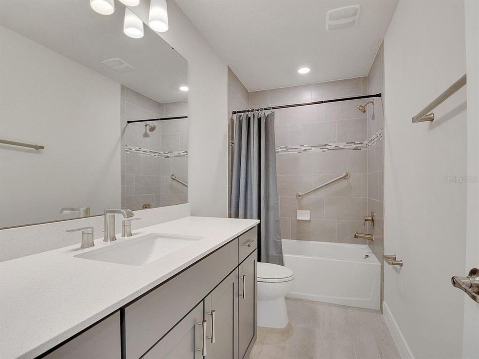 出租: $4,150 (5 贝兹, 4 浴室, 3641 平方英尺)