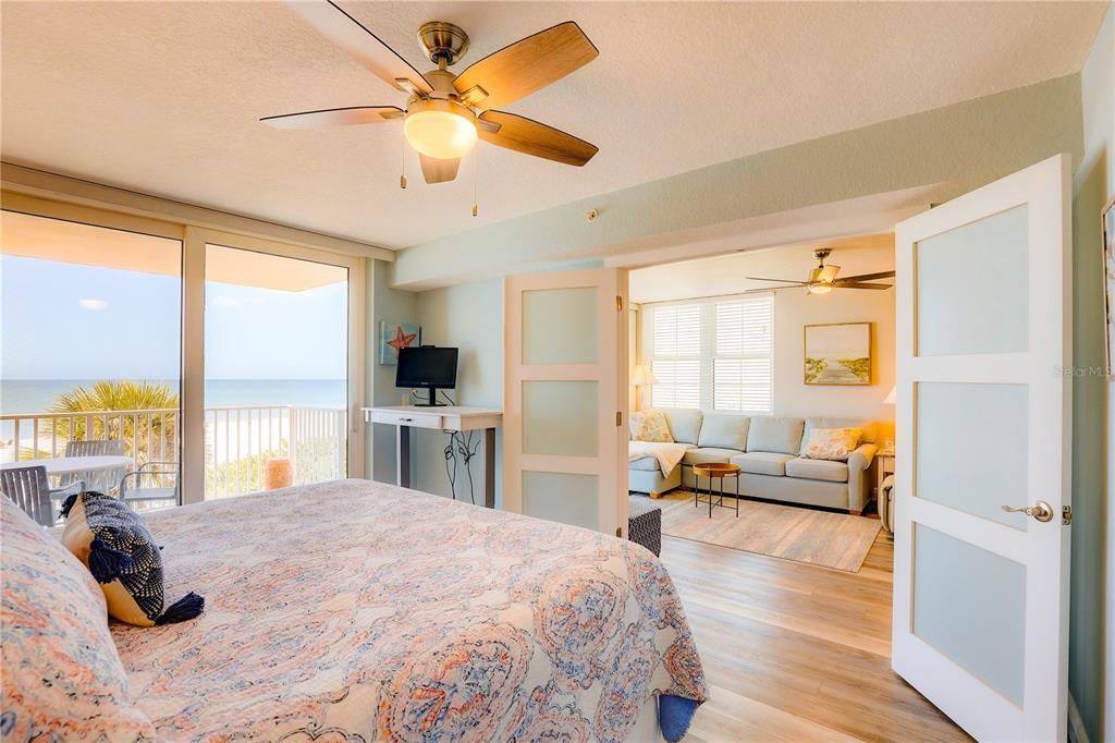 Под контрактом: $824,000 (2 спален, 2 ванн, 1155 Квадратных фут)