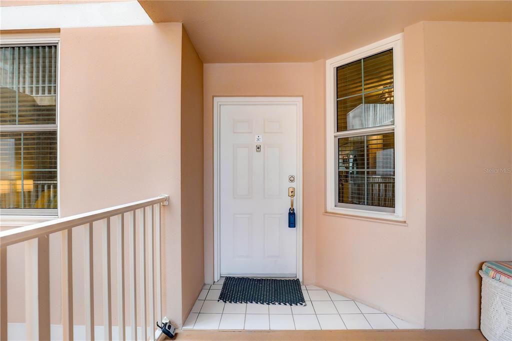 Под контрактом: $824,000 (2 спален, 2 ванн, 1155 Квадратных фут)