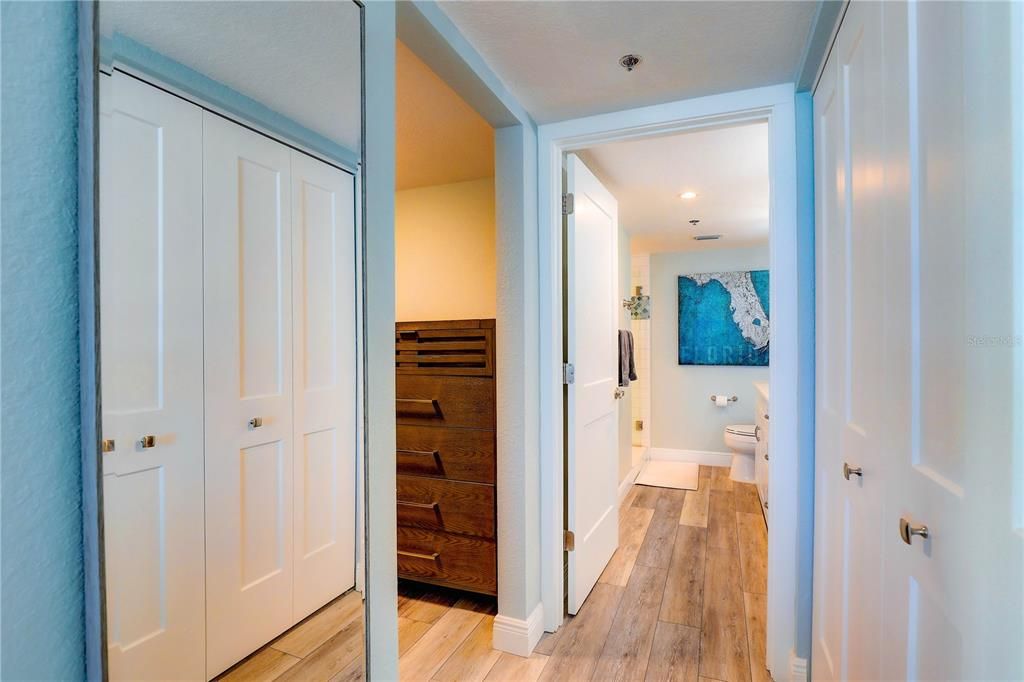 Под контрактом: $824,000 (2 спален, 2 ванн, 1155 Квадратных фут)