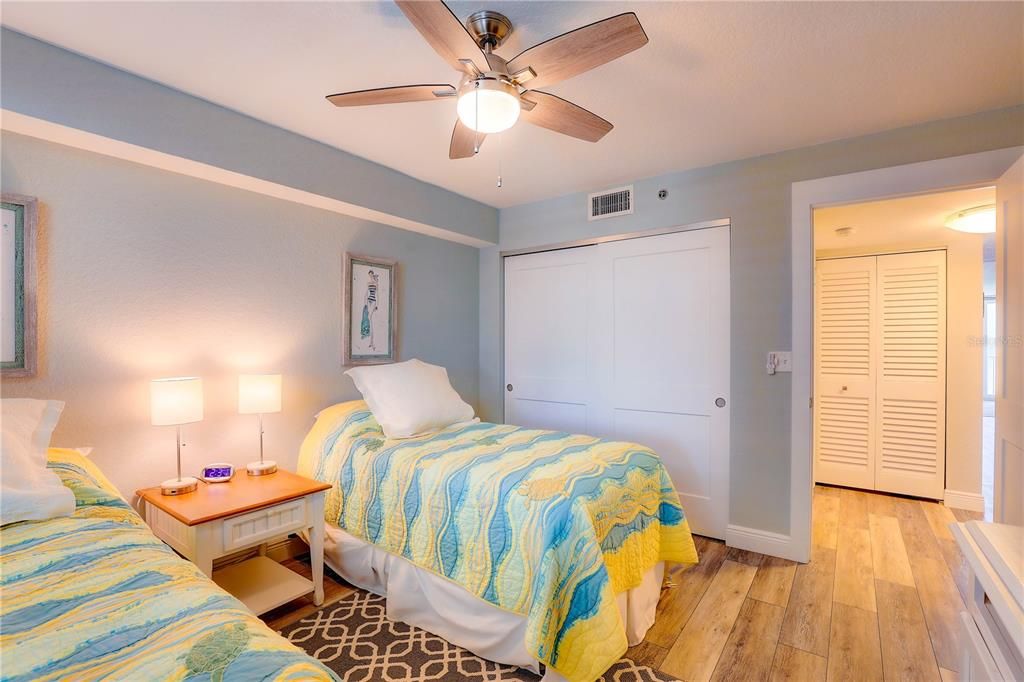 Под контрактом: $824,000 (2 спален, 2 ванн, 1155 Квадратных фут)