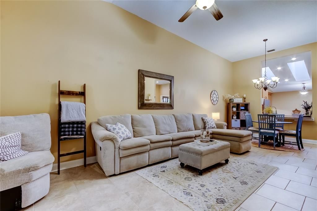 En Venta: $397,500 (3 camas, 2 baños, 1465 Pies cuadrados)