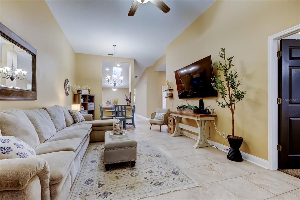 En Venta: $397,500 (3 camas, 2 baños, 1465 Pies cuadrados)