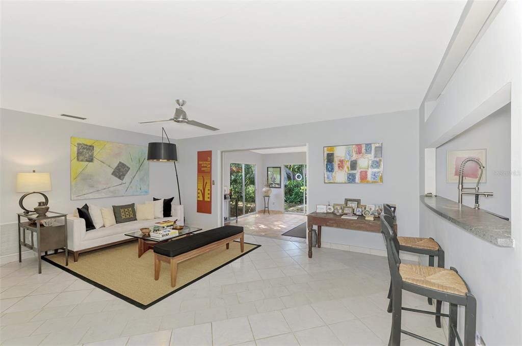 Под контрактом: $545,000 (2 спален, 1 ванн, 1424 Квадратных фут)