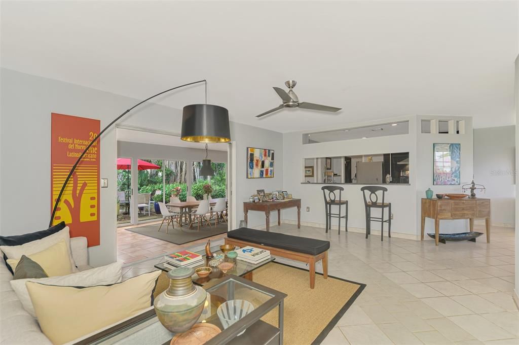 Под контрактом: $545,000 (2 спален, 1 ванн, 1424 Квадратных фут)