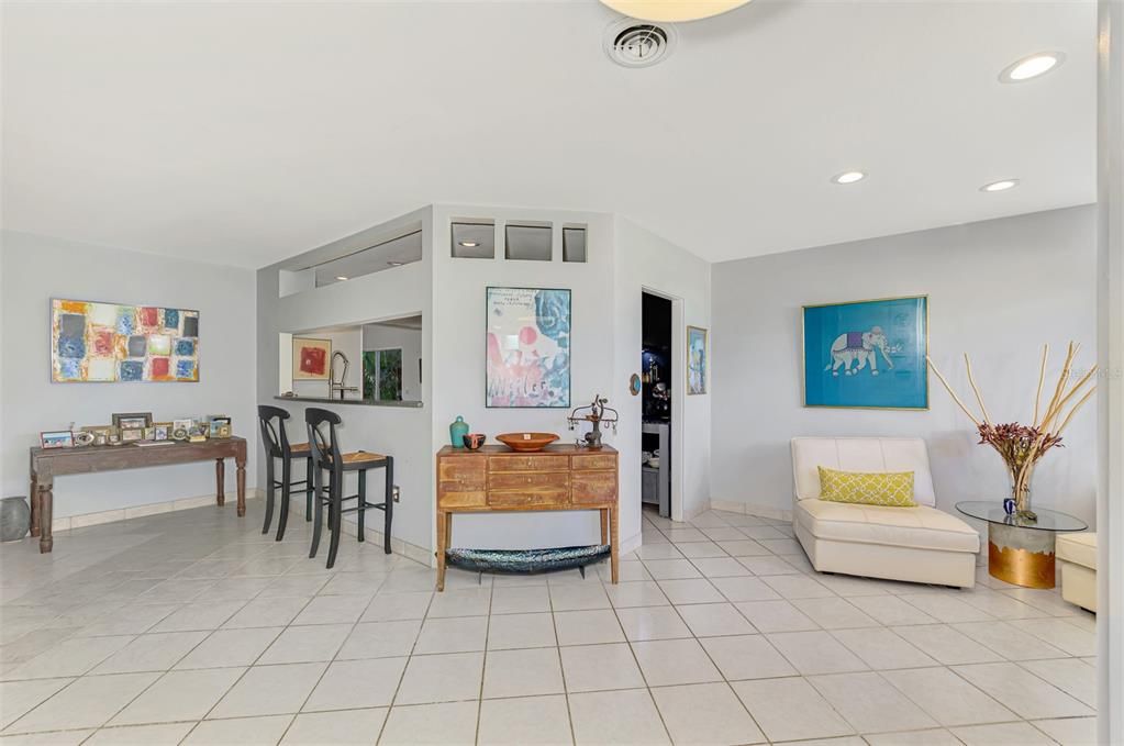 Под контрактом: $545,000 (2 спален, 1 ванн, 1424 Квадратных фут)