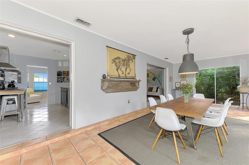 Под контрактом: $545,000 (2 спален, 1 ванн, 1424 Квадратных фут)