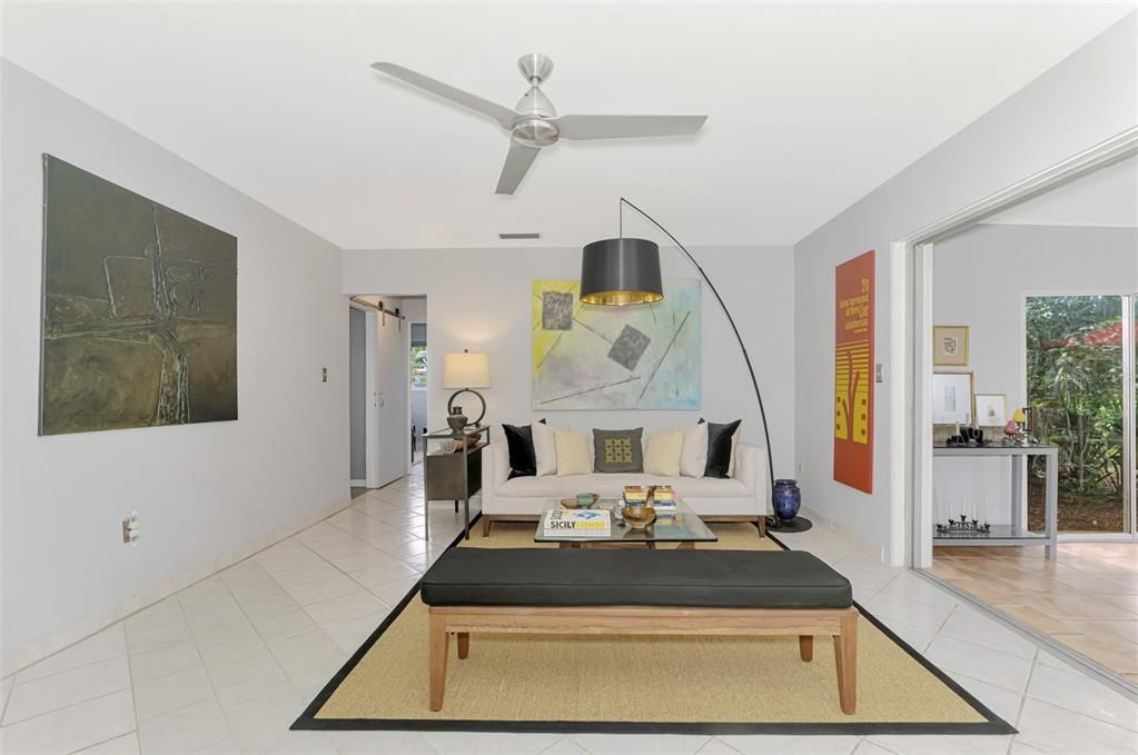 Под контрактом: $545,000 (2 спален, 1 ванн, 1424 Квадратных фут)