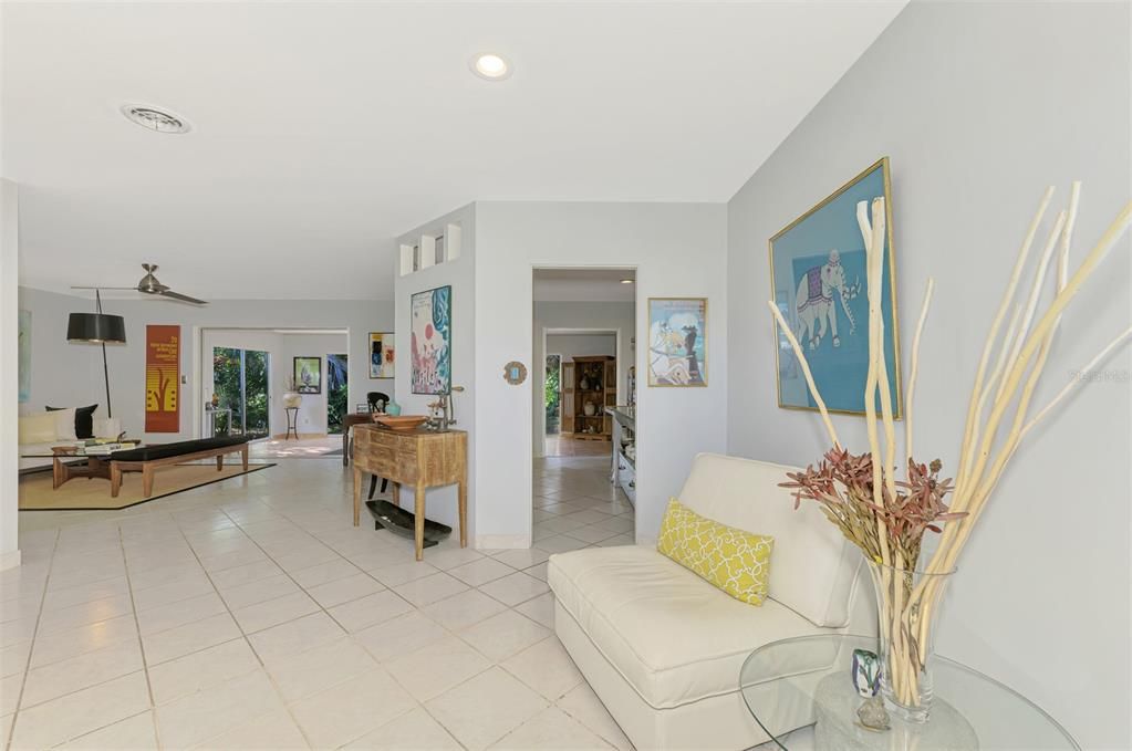 Под контрактом: $545,000 (2 спален, 1 ванн, 1424 Квадратных фут)