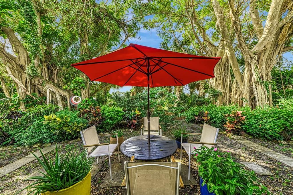 Под контрактом: $545,000 (2 спален, 1 ванн, 1424 Квадратных фут)