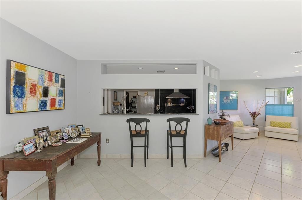 Под контрактом: $545,000 (2 спален, 1 ванн, 1424 Квадратных фут)