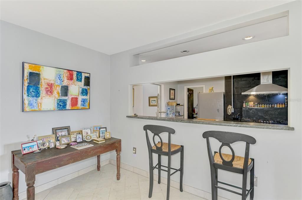 Под контрактом: $545,000 (2 спален, 1 ванн, 1424 Квадратных фут)