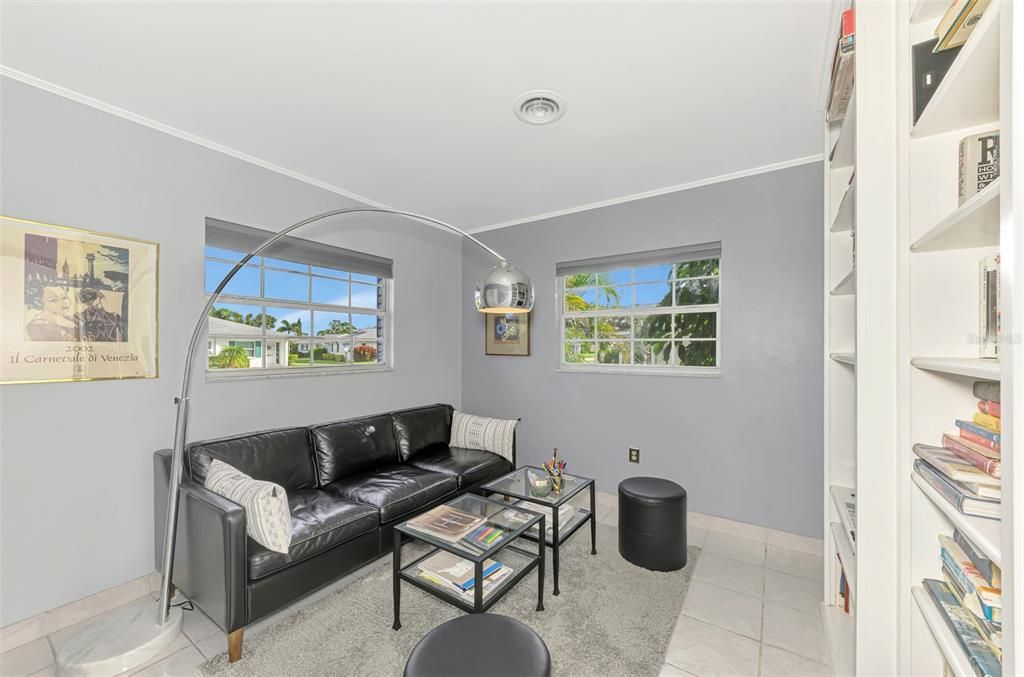 Под контрактом: $545,000 (2 спален, 1 ванн, 1424 Квадратных фут)