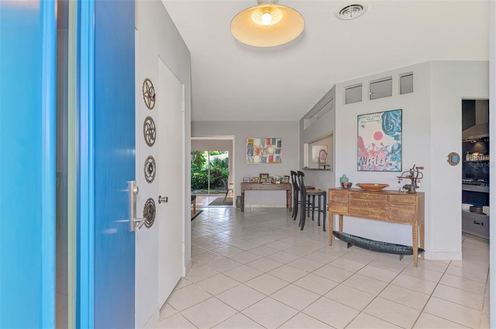 Под контрактом: $545,000 (2 спален, 1 ванн, 1424 Квадратных фут)