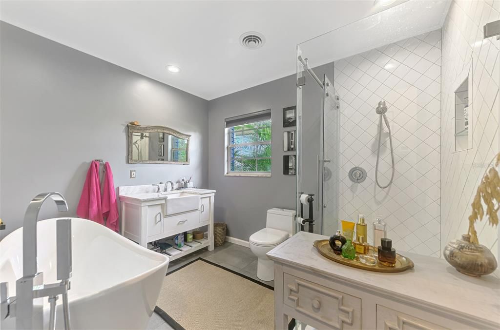 Под контрактом: $545,000 (2 спален, 1 ванн, 1424 Квадратных фут)