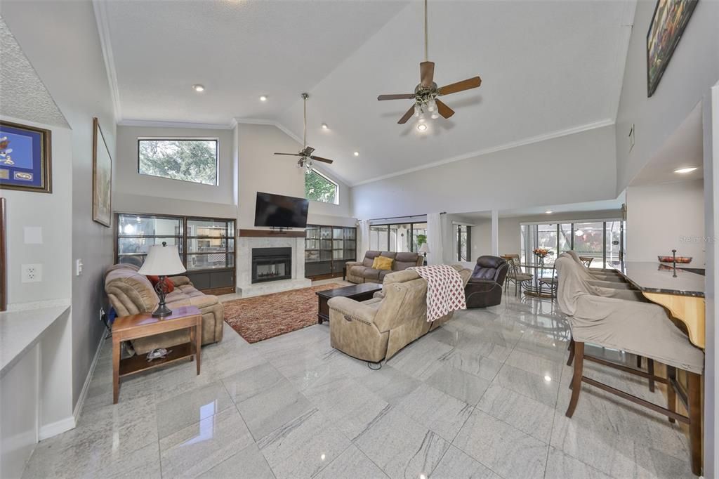 En Venta: $725,000 (5 camas, 4 baños, 4373 Pies cuadrados)