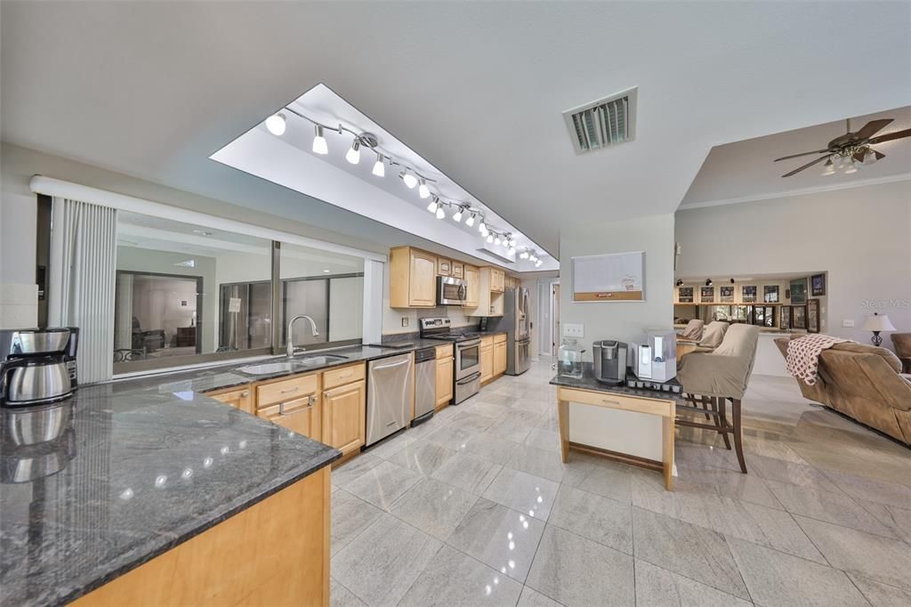 En Venta: $725,000 (5 camas, 4 baños, 4373 Pies cuadrados)