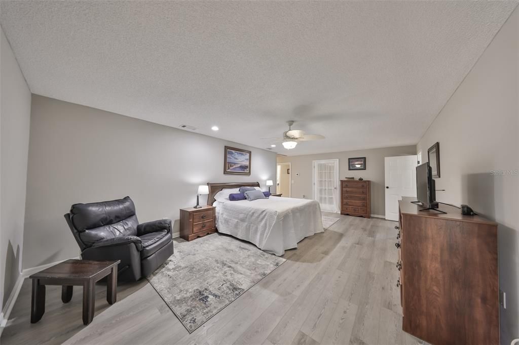 En Venta: $725,000 (5 camas, 4 baños, 4373 Pies cuadrados)