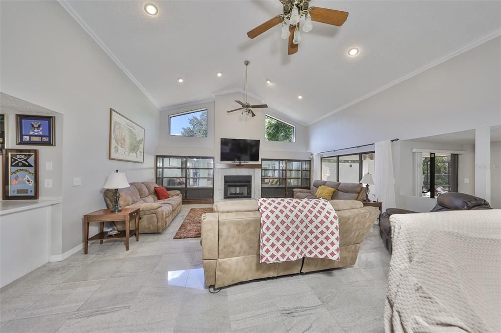 En Venta: $725,000 (5 camas, 4 baños, 4373 Pies cuadrados)