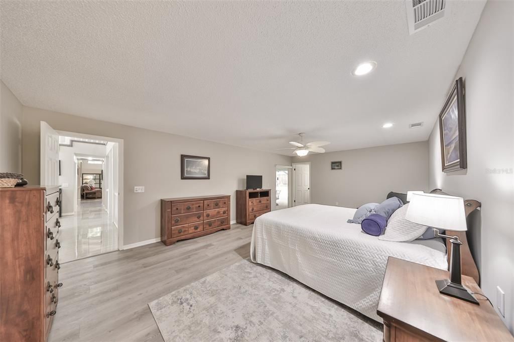 En Venta: $725,000 (5 camas, 4 baños, 4373 Pies cuadrados)