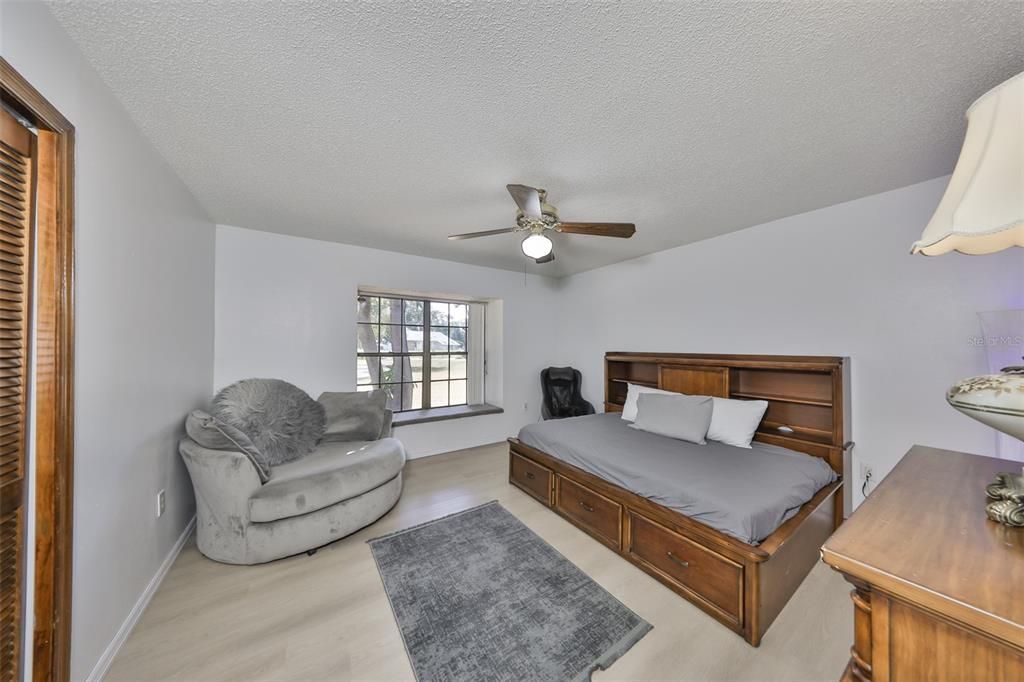 En Venta: $725,000 (5 camas, 4 baños, 4373 Pies cuadrados)