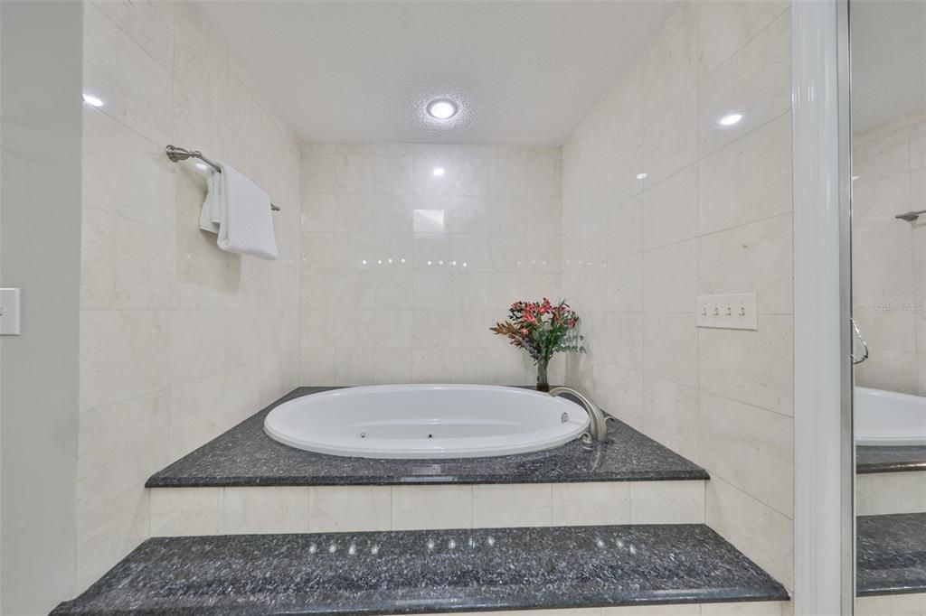 En Venta: $725,000 (5 camas, 4 baños, 4373 Pies cuadrados)