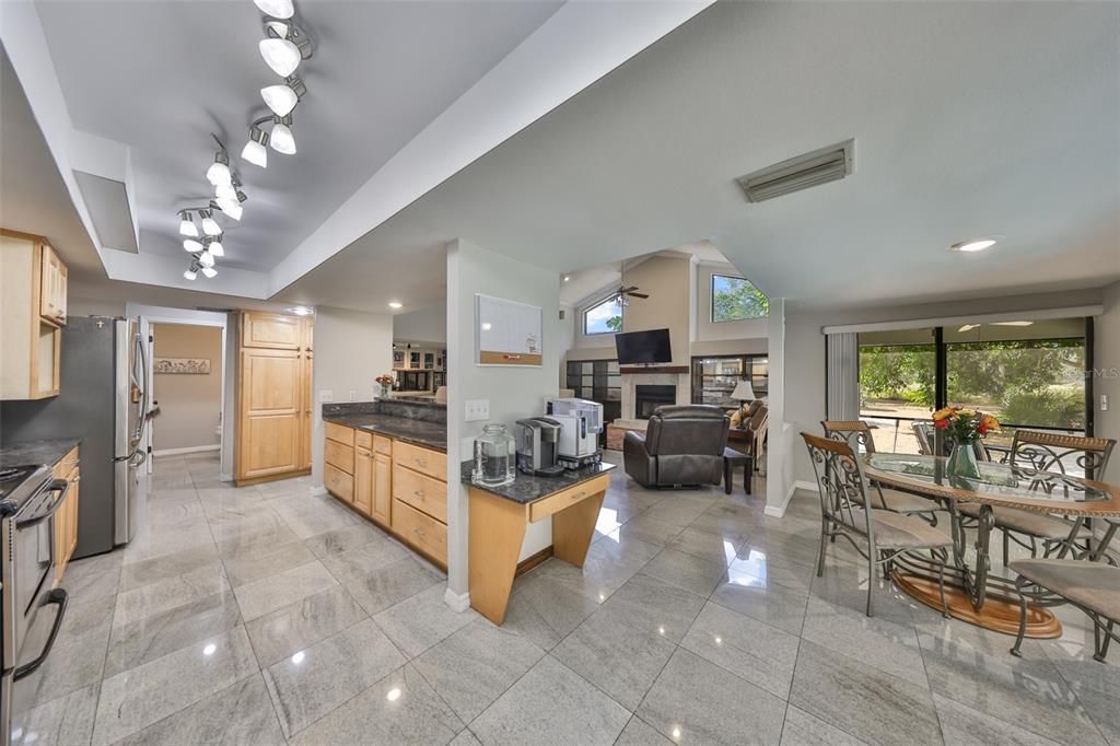 En Venta: $725,000 (5 camas, 4 baños, 4373 Pies cuadrados)