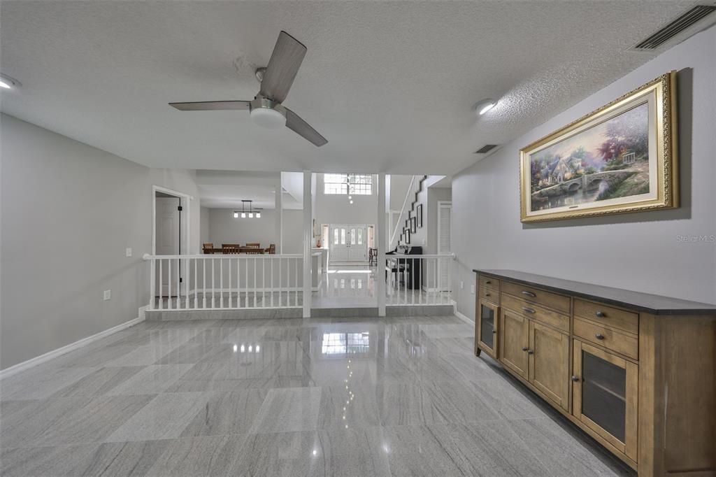 En Venta: $725,000 (5 camas, 4 baños, 4373 Pies cuadrados)