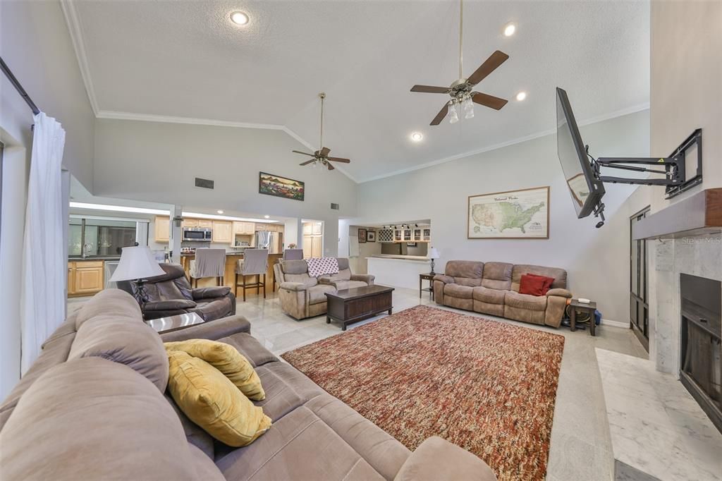 En Venta: $725,000 (5 camas, 4 baños, 4373 Pies cuadrados)