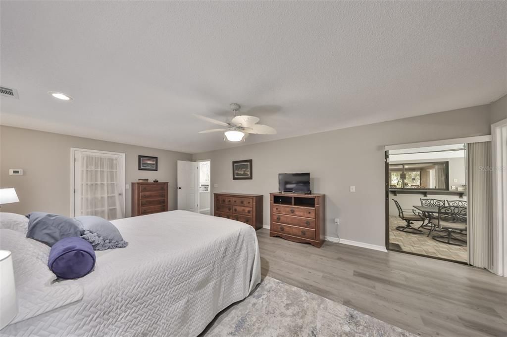 En Venta: $725,000 (5 camas, 4 baños, 4373 Pies cuadrados)