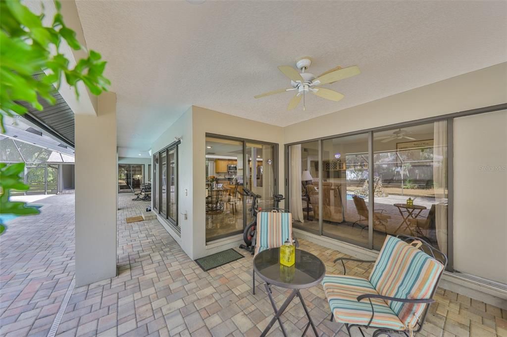 En Venta: $725,000 (5 camas, 4 baños, 4373 Pies cuadrados)