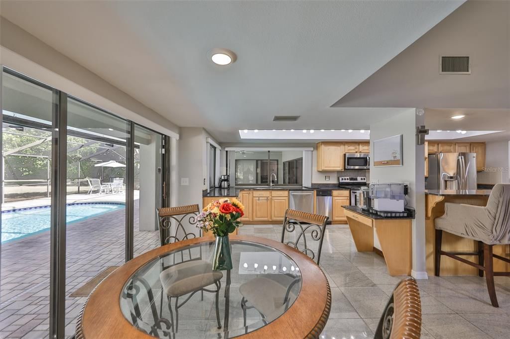 En Venta: $725,000 (5 camas, 4 baños, 4373 Pies cuadrados)