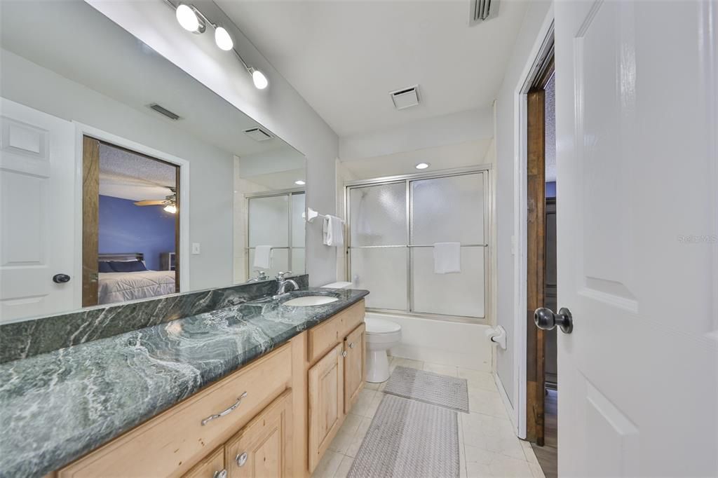 En Venta: $725,000 (5 camas, 4 baños, 4373 Pies cuadrados)