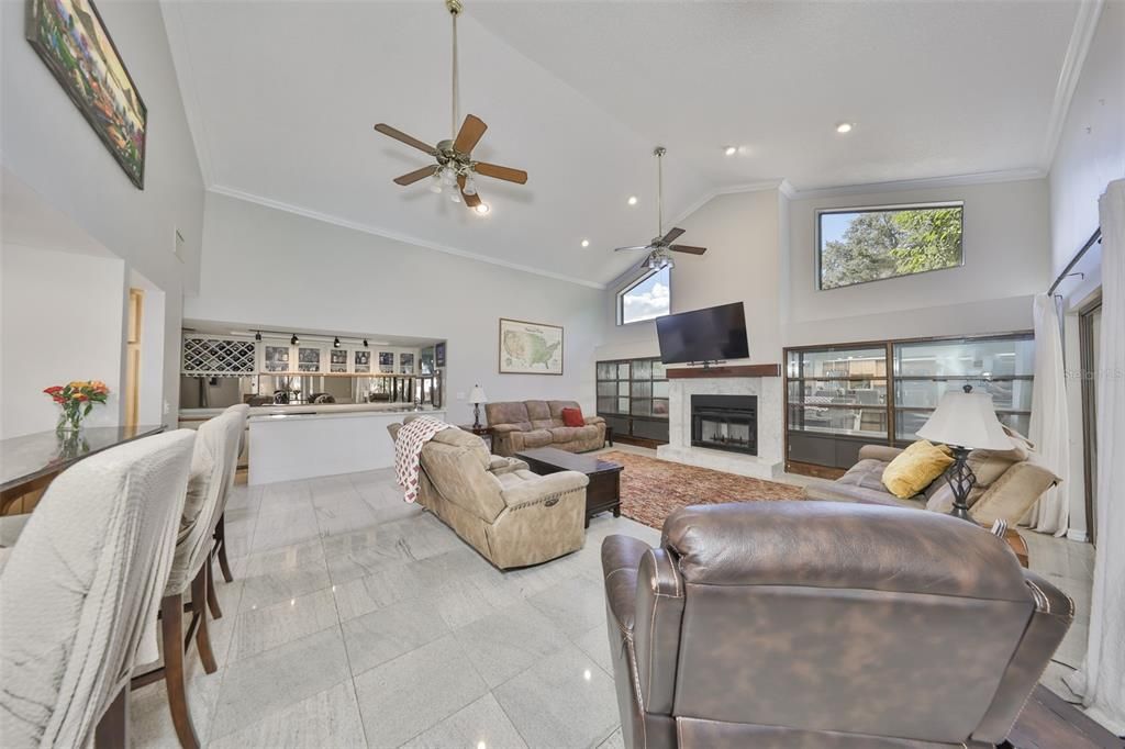 En Venta: $725,000 (5 camas, 4 baños, 4373 Pies cuadrados)