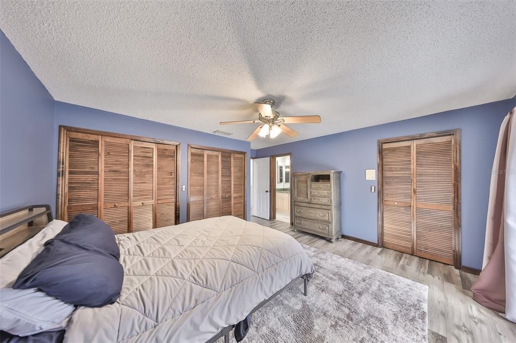 En Venta: $725,000 (5 camas, 4 baños, 4373 Pies cuadrados)