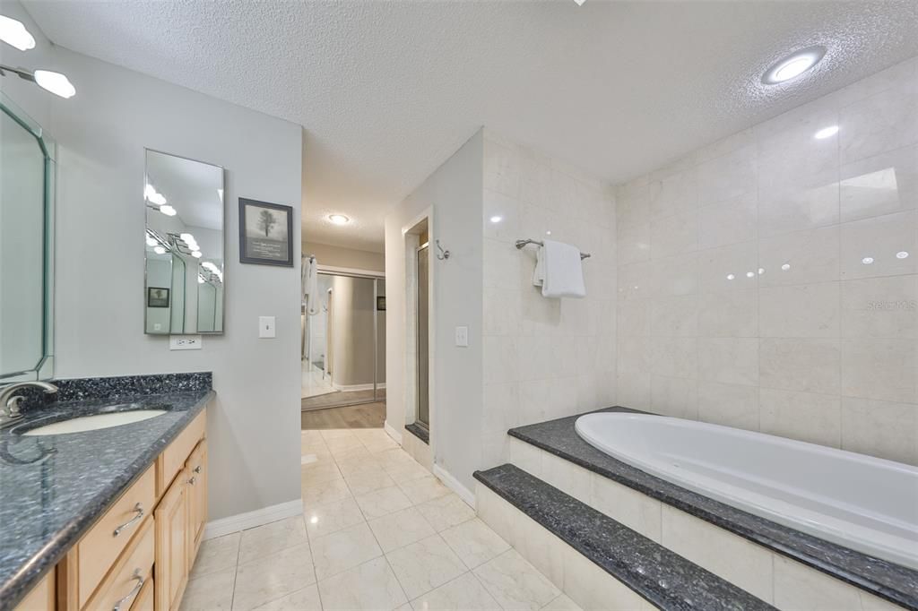 En Venta: $725,000 (5 camas, 4 baños, 4373 Pies cuadrados)