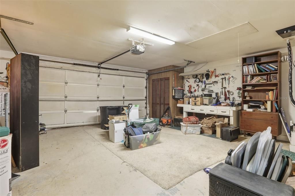 Под контрактом: $234,000 (3 спален, 2 ванн, 1718 Квадратных фут)