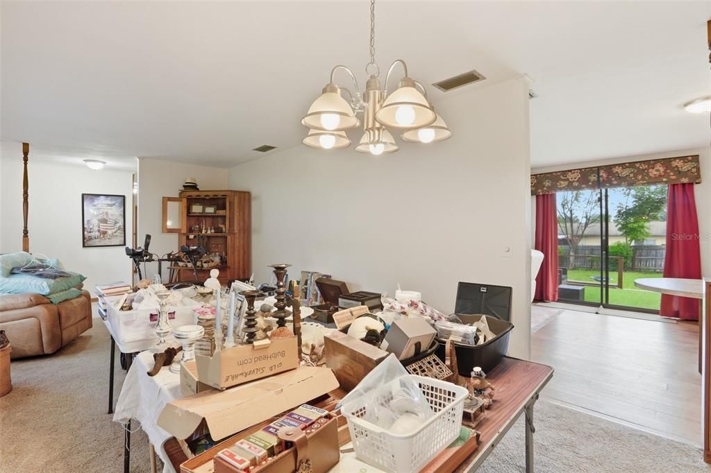 Под контрактом: $234,000 (3 спален, 2 ванн, 1718 Квадратных фут)