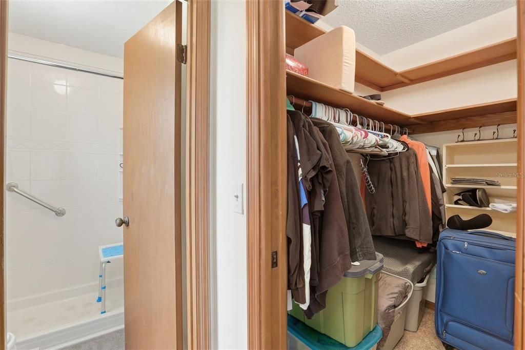 Под контрактом: $234,000 (3 спален, 2 ванн, 1718 Квадратных фут)