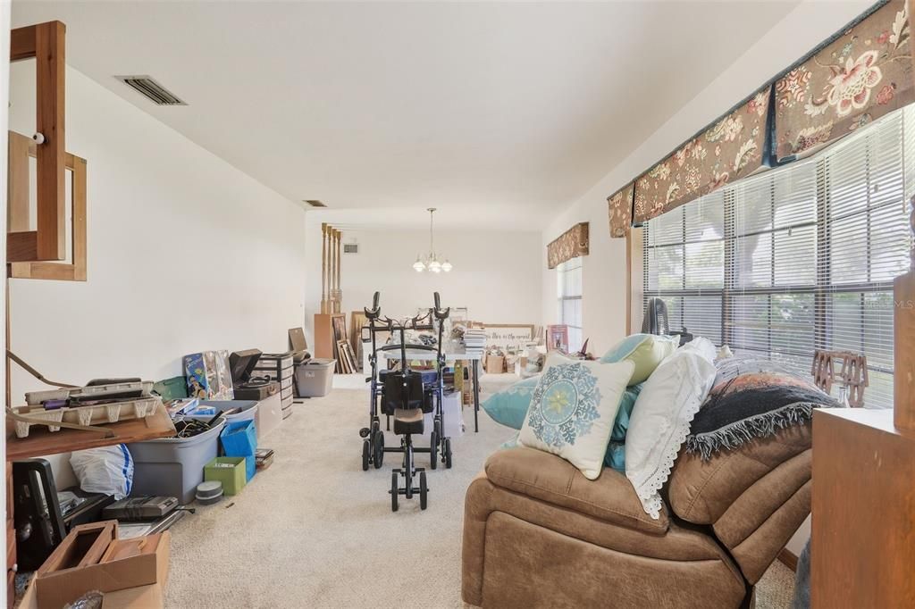 Под контрактом: $234,000 (3 спален, 2 ванн, 1718 Квадратных фут)