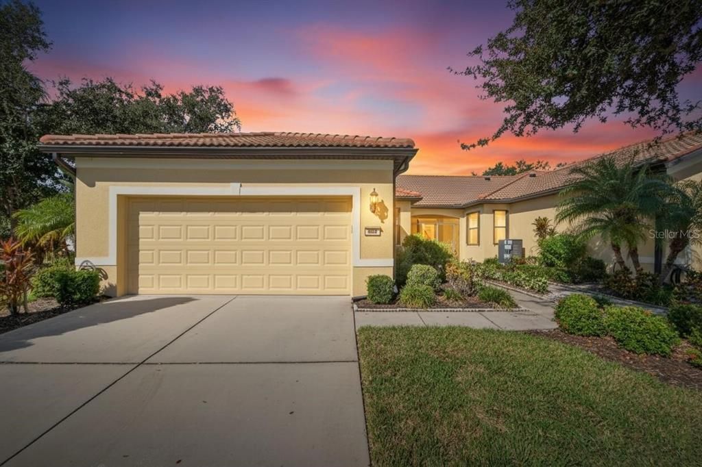 For Sale: $299,900 (2 beds, 2 baths, 1616 Square Feet)