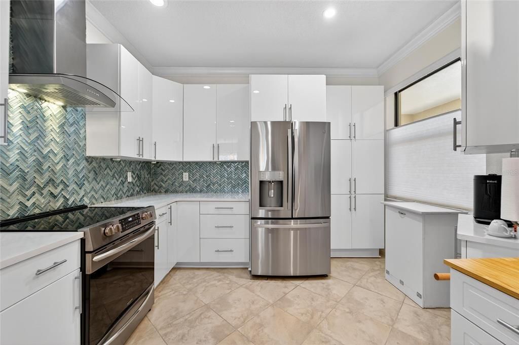 For Sale: $299,900 (2 beds, 2 baths, 1616 Square Feet)